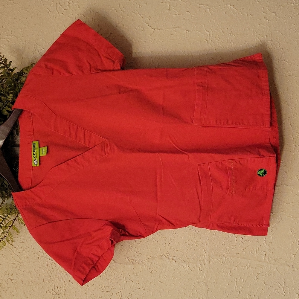 Crocs scrub top